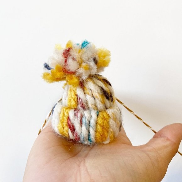 Handmade Winter Mini Knit Beanie Hat Christmas Garland Christmas Decorations - Picture 7 of 7
